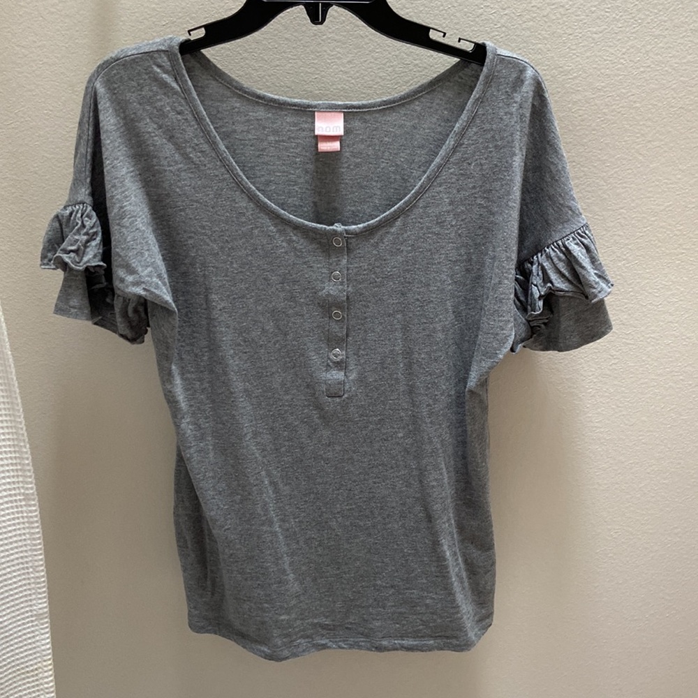 NWOT Women’s Nom Maternity - Grey and Ruffled Maria Nursing top. Size Medium.